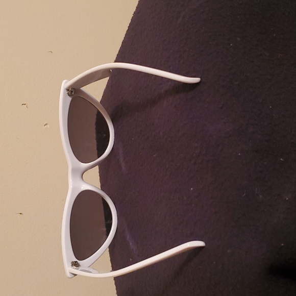 White Cat Eye Sunglasses - Picture 5 of 8